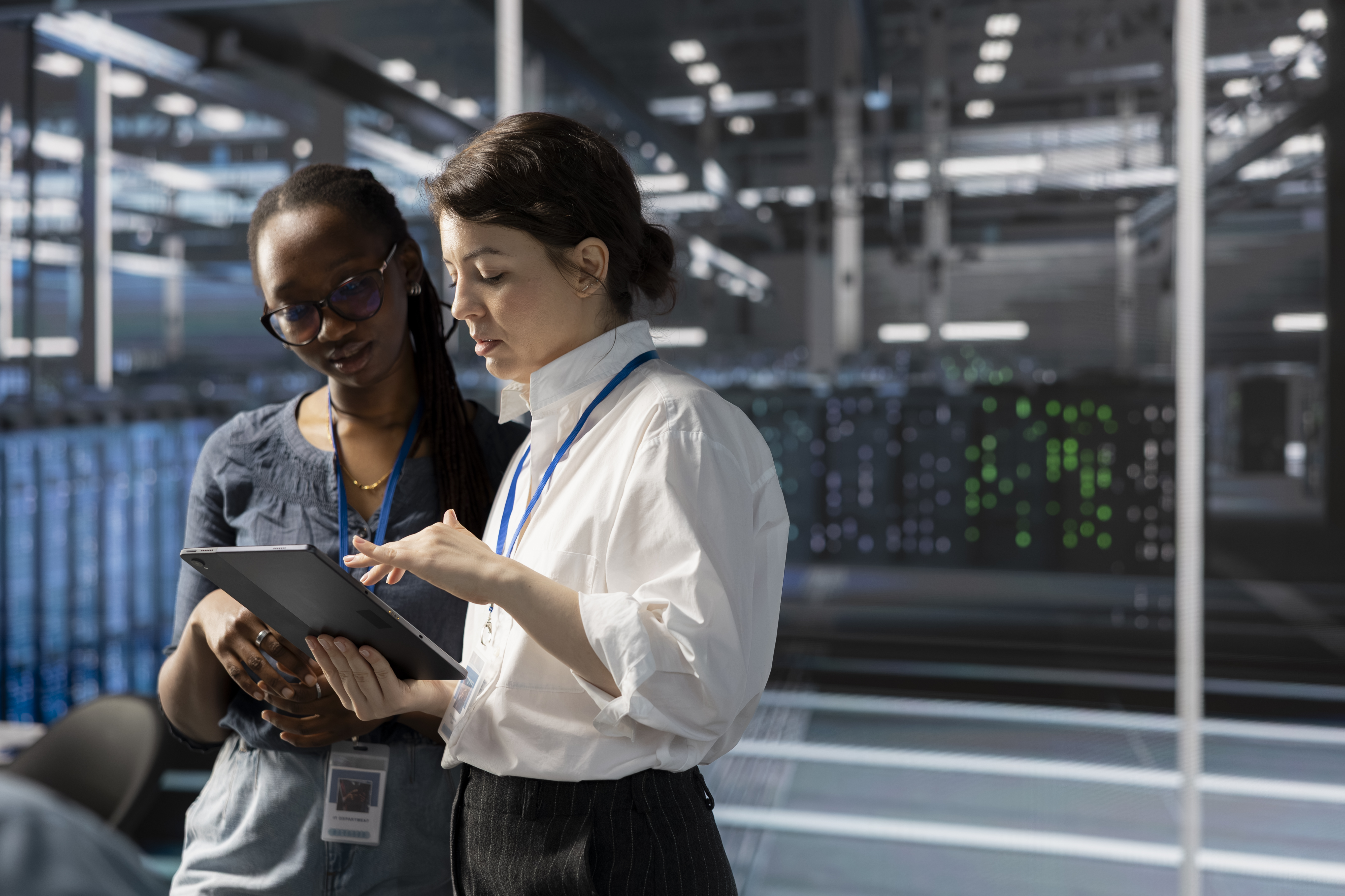 Engenheiros em data center